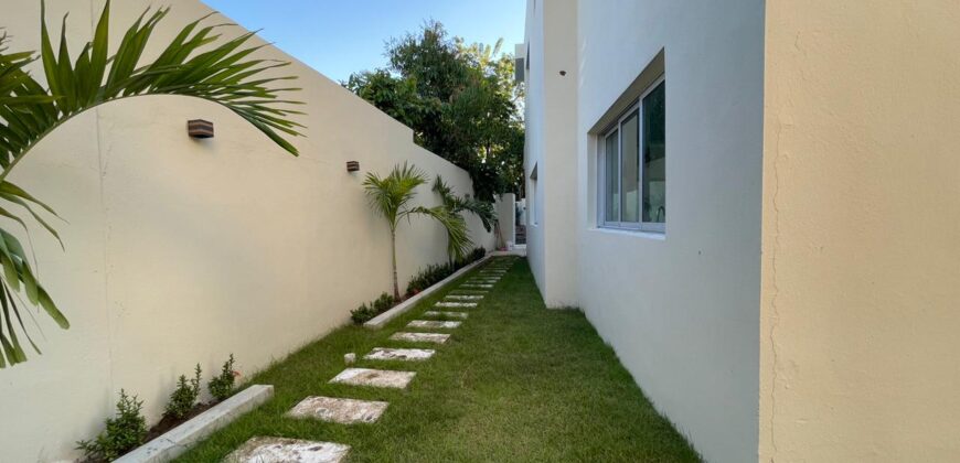 Venta de Hermosa Casa en Arroyo Hondo